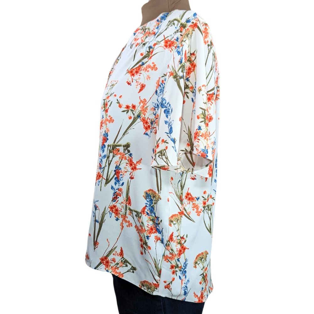 Chico's 2 (XL) NWT White Floral Short Sleeve Button Front V-Neck Blouse - Picture 3 of 9